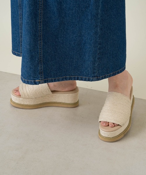 Kastane(カスタネ)の「厚底カラージュートサンダル(サンダル・レディース・ブラック/アイボリー・36/38/37)」の7枚目の写真