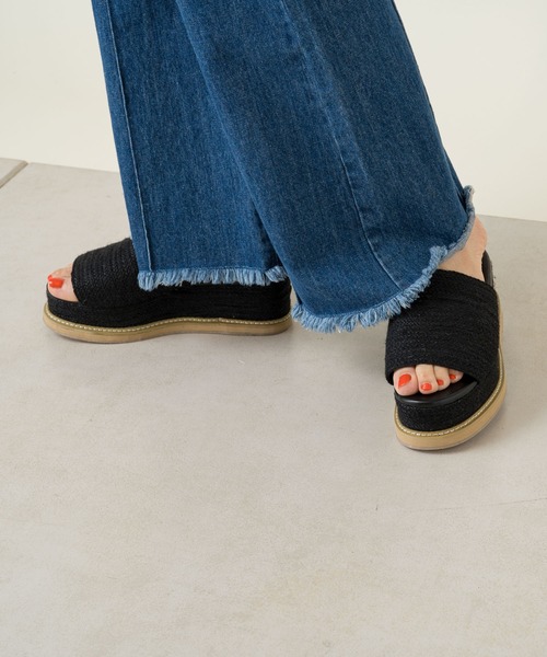 Kastane(カスタネ)の「厚底カラージュートサンダル(サンダル・レディース・ブラック/アイボリー・36/38/37)」の5枚目の写真