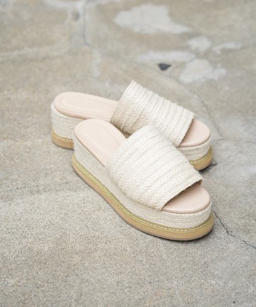 Kastane(カスタネ)の「厚底カラージュートサンダル(サンダル・レディース・ブラック/アイボリー・36/38/37)」の10枚目の写真