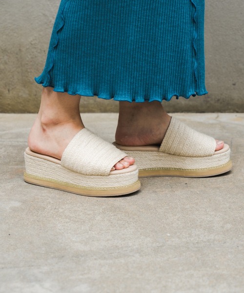 Kastane(カスタネ)の「厚底カラージュートサンダル(サンダル・レディース・ブラック/アイボリー・36/38/37)」の6枚目の写真