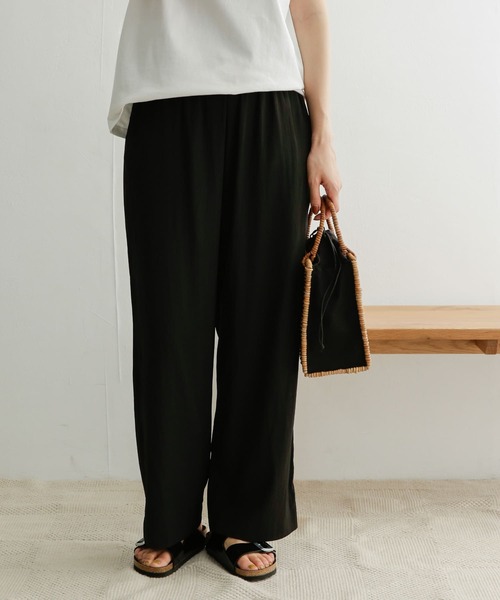 URBAN RESEARCH DOORS（アーバンリサーチドアーズ）の「ドライタッチリラックスパンツ（その他パンツ・レディース・ブラック/グレー系その他・1/2）」の3枚目の写真