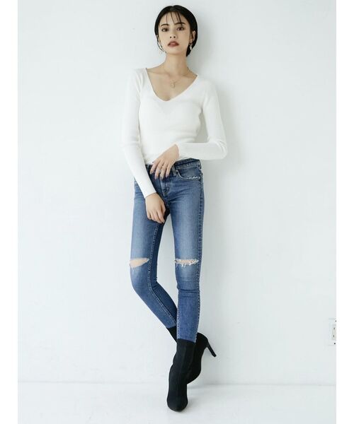 GYDA(ジェイダ)の「リブVネックニット TOPS(ニット/セーター・レディース・ブラック/ベージュ/オフホワイト・FREE)」の4枚目の写真