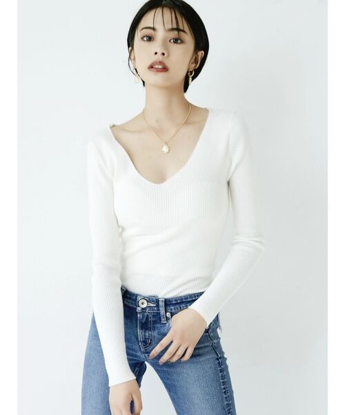 GYDA(ジェイダ)の「リブVネックニット TOPS(ニット/セーター・レディース・ブラック/ベージュ/オフホワイト・FREE)」の13枚目の写真