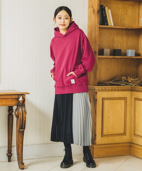 MILKFED.(ミルクフェド)の「COLORBLOCK PLEATED SKIRT(スカート・レディース・ブラック/ネイビー/グリーン・ONE SIZE)」の5枚目の写真