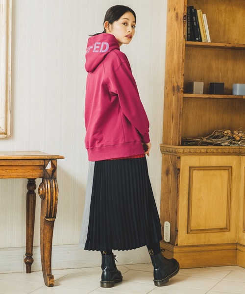 MILKFED.(ミルクフェド)の「COLORBLOCK PLEATED SKIRT(スカート・レディース・ブラック/ネイビー/グリーン・ONE SIZE)」の6枚目の写真