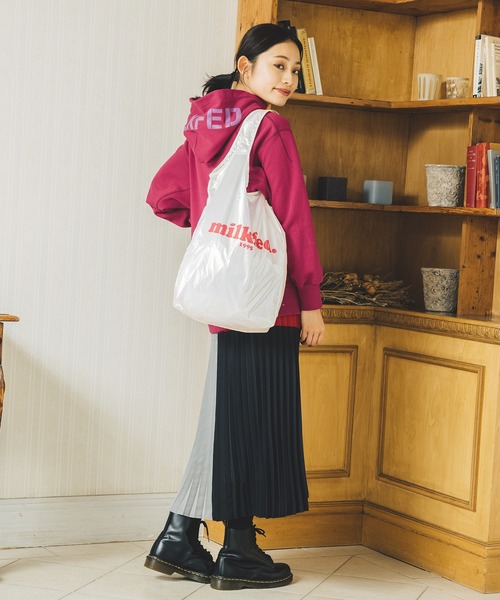 MILKFED.(ミルクフェド)の「COLORBLOCK PLEATED SKIRT(スカート・レディース・ブラック/ネイビー/グリーン・ONE SIZE)」の8枚目の写真