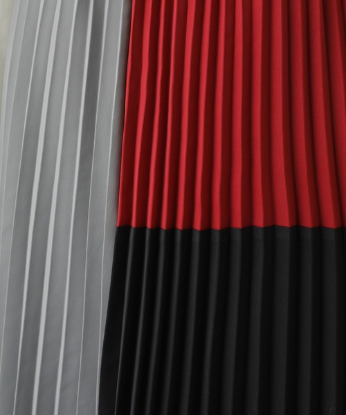 MILKFED.(ミルクフェド)の「COLORBLOCK PLEATED SKIRT(スカート・レディース・ブラック/ネイビー/グリーン・ONE SIZE)」の10枚目の写真