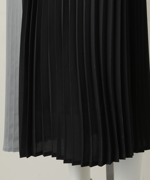 MILKFED.(ミルクフェド)の「COLORBLOCK PLEATED SKIRT(スカート・レディース・ブラック/ネイビー/グリーン・ONE SIZE)」の11枚目の写真