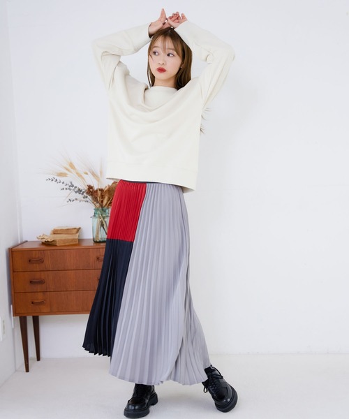 MILKFED.(ミルクフェド)の「COLORBLOCK PLEATED SKIRT(スカート・レディース・ブラック/ネイビー/グリーン・ONE SIZE)」の14枚目の写真