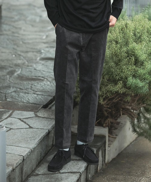 URBAN RESEARCH DOORS（アーバンリサーチドアーズ）の「コーデュロイ テーパードトラウザー（その他パンツ・メンズ・ブラウン/グレー系その他/ブルー系その他/チャコールグレー・38/36/40）」の2枚目の写真