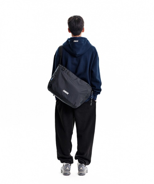 CHUCK(チャック)の「【UNISEX】CHUCK/ミディCross Bag 2238925(ショルダーバッグ・レディース・ブラック・FREE)」の13枚目の写真