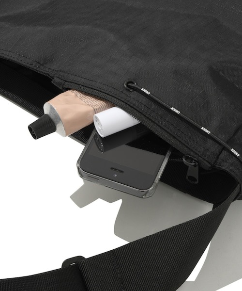 CHUCK(チャック)の「【UNISEX】CHUCK/ミディCross Bag 2238925(ショルダーバッグ・レディース・ブラック・FREE)」の19枚目の写真