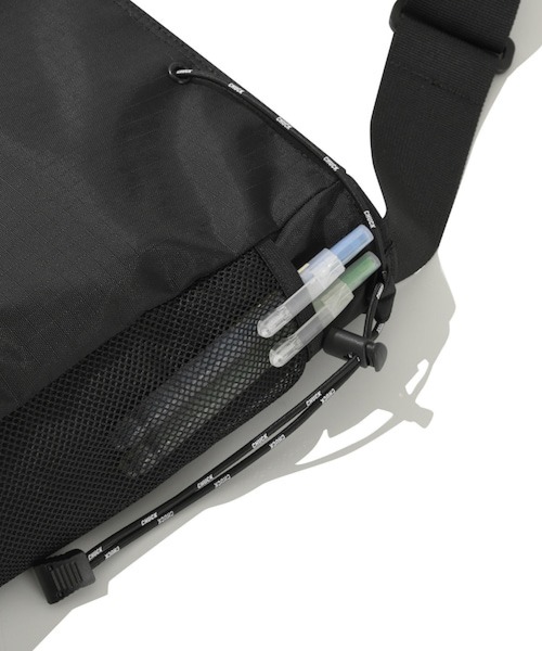 CHUCK(チャック)の「【UNISEX】CHUCK/ミディCross Bag 2238925(ショルダーバッグ・レディース・ブラック・FREE)」の3枚目の写真