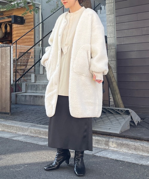 Omekashi（オメカシ）の「リバーシブルキルティングコート（ノーカラーコート・レディース・オフホワイト/ブラック・FREE）」の2枚目の写真