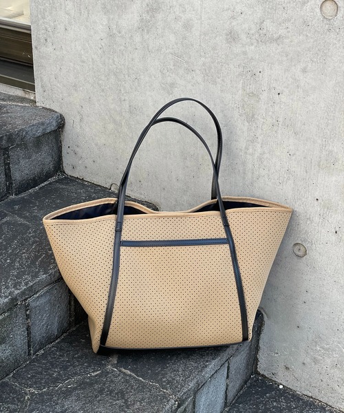 RIVE DROITE(リヴドロワ)の「【R.good(アールドットグッド)】ウエットパンチングトート(トートバッグ・レディース・ブラック/グレー/ベージュ・FREE)」の3枚目の写真