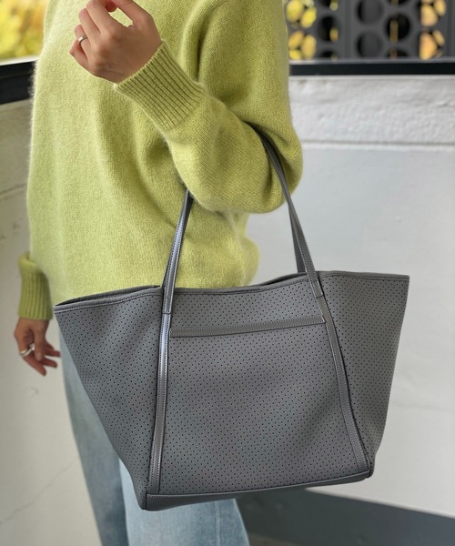 RIVE DROITE(リヴドロワ)の「【R.good(アールドットグッド)】ウエットパンチングトート(トートバッグ・レディース・ブラック/グレー/ベージュ・FREE)」の7枚目の写真