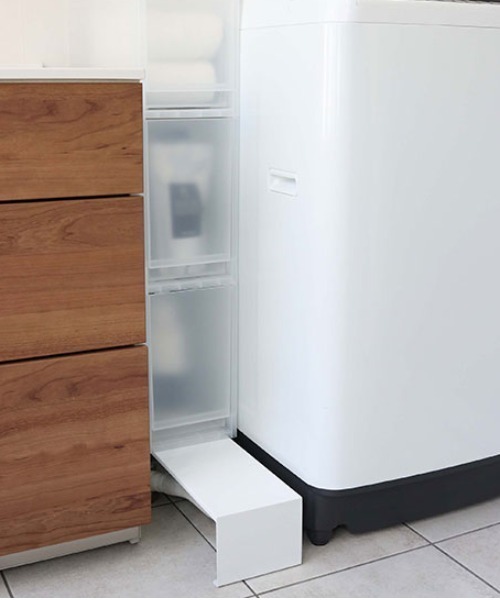 GEORGE'S（ジョージズ）の「WEB限定 tower 伸縮洗濯機排水口上ラック ホワイト（ランドリーグッズ・レディース・ホワイト・FREE）」の2枚目の写真