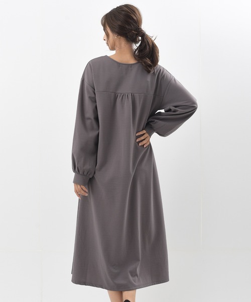 rps（アールピーエス）の「裏起毛カットジョーゼットフレアーワンピース（ワンピース・レディース・ブラック/グレー/カーキ・M）」の21枚目の写真