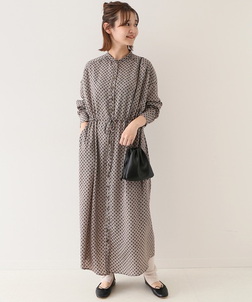 SLOBE IENA(スローブイエナ)の「Smallpattern シャツワンピース【手洗い可能】◆(ワンピース・レディース・ネイビー/ブラウン・FREE)」の2枚目の写真