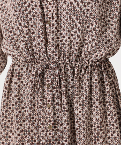 SLOBE IENA(スローブイエナ)の「Smallpattern シャツワンピース【手洗い可能】◆(ワンピース・レディース・ネイビー/ブラウン・FREE)」の5枚目の写真