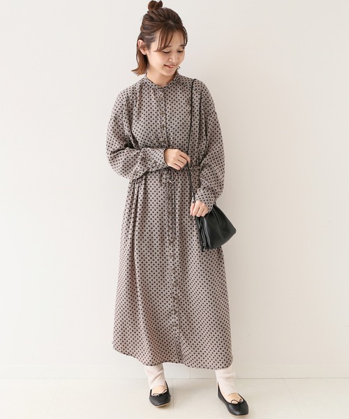 SLOBE IENA(スローブイエナ)の「Smallpattern シャツワンピース【手洗い可能】◆(ワンピース・レディース・ネイビー/ブラウン・FREE)」の6枚目の写真