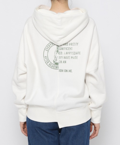 niko and...(ニコアンド)の「裏毛リメイクライクロゴパーカー(パーカー・レディース・ホワイト/グレー/モカ/ネイビー・MEDIUM/LARGE)」の6枚目の写真