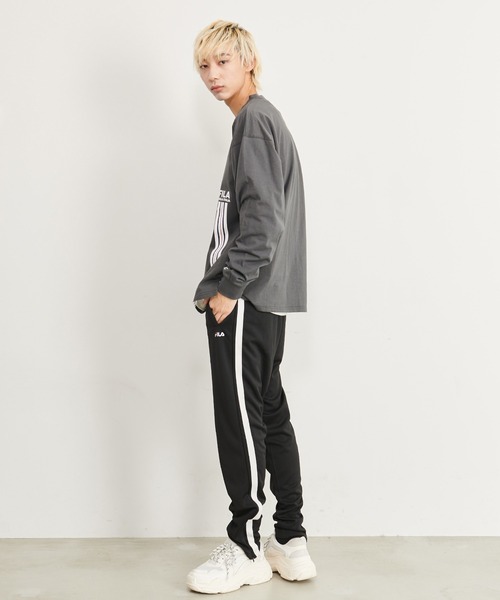 FILA(フィラ)の「【FILA/フィラ】WEB限定 別注 ワンポイントロゴ ラインプリント 綿100% ビックシルエット ドロップショルダー ロンT 長袖Tシャツ(Tシャツ/カットソー・メンズ・ホワイト/チャコールグレー/ブラック・LL/M/L)」の22枚目の写真
