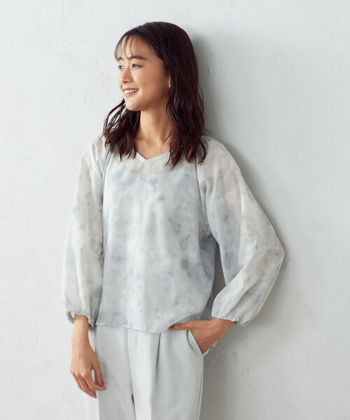 COMME CA ISM（コムサイズム）の「タイダイ風プリント シアー ブラウス（シャツ/ブラウス・レディース・ライトグレー系/ベージュ系/サックスブルー系・SMALL/MEDIUM/LARGE）」の18枚目の写真