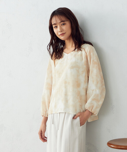 COMME CA ISM（コムサイズム）の「タイダイ風プリント シアー ブラウス（シャツ/ブラウス・レディース・ライトグレー系/ベージュ系/サックスブルー系・SMALL/MEDIUM/LARGE）」の21枚目の写真