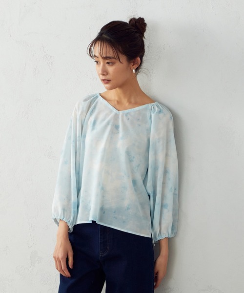 COMME CA ISM（コムサイズム）の「タイダイ風プリント シアー ブラウス（シャツ/ブラウス・レディース・ライトグレー系/ベージュ系/サックスブルー系・SMALL/MEDIUM/LARGE）」の10枚目の写真