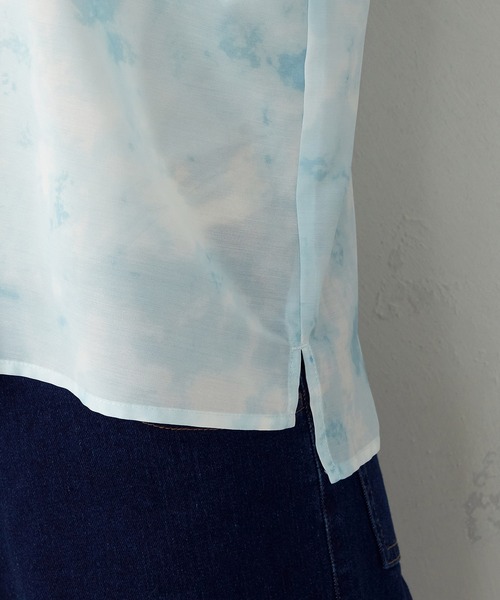 COMME CA ISM（コムサイズム）の「タイダイ風プリント シアー ブラウス（シャツ/ブラウス・レディース・ライトグレー系/ベージュ系/サックスブルー系・SMALL/MEDIUM/LARGE）」の15枚目の写真