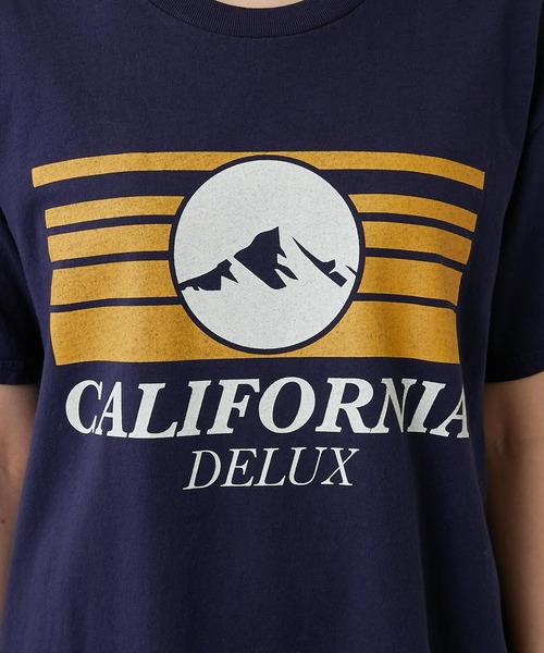 CALUX（キャラクス）の「【CALUX】プリントTシャツ/MOUNTAIN（Tシャツ/カットソー・レディース・ネイビー・FREE）」の6枚目の写真