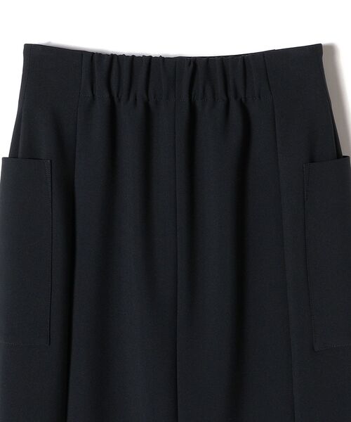 SHIPS（シップス）の「〈手洗い可能〉フロントジップストレッチタイトスカート◇（スカート・レディース・ダークグレー/ナチュラル/ライトグリーン・40/38/36）」の19枚目の写真