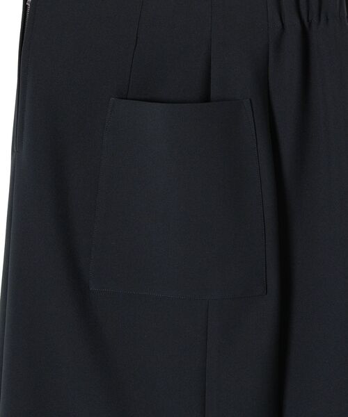 SHIPS（シップス）の「〈手洗い可能〉フロントジップストレッチタイトスカート◇（スカート・レディース・ダークグレー/ナチュラル/ライトグリーン・40/38/36）」の11枚目の写真