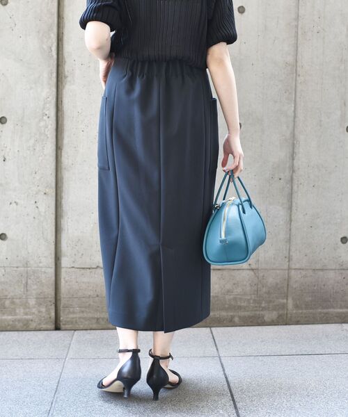 SHIPS（シップス）の「〈手洗い可能〉フロントジップストレッチタイトスカート◇（スカート・レディース・ダークグレー/ナチュラル/ライトグリーン・40/38/36）」の6枚目の写真