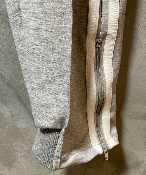 FranCisT_MOR.K.S.(フランシストモークス)の「FranCisT_MOR.K.S./フランシストモークス/DubDope 3D Emb. 2WAY PANT/ライン刺繍パンツ(スウェットパンツ・メンズ・ブラック/グレー・2/4/3)」の6枚目の写真