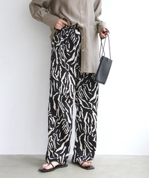 ゼブラパンツ
