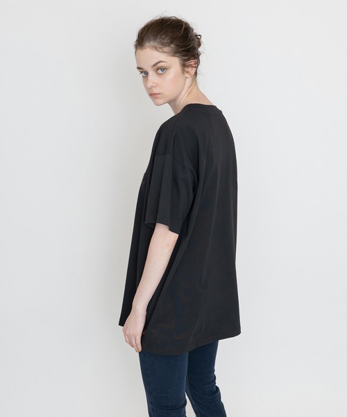 Levi's(リーバイス)の「グラフィックTシャツ エンボス CAVIAR(Tシャツ/カットソー・レディース・ブラック・S/M/XS)」の5枚目の写真