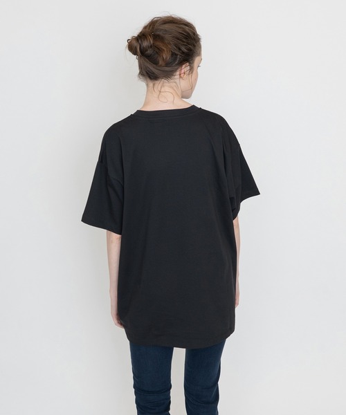 Levi's(リーバイス)の「グラフィックTシャツ エンボス CAVIAR(Tシャツ/カットソー・レディース・ブラック・S/M/XS)」の3枚目の写真