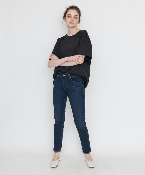 Levi's(リーバイス)の「グラフィックTシャツ エンボス CAVIAR(Tシャツ/カットソー・レディース・ブラック・S/M/XS)」の6枚目の写真
