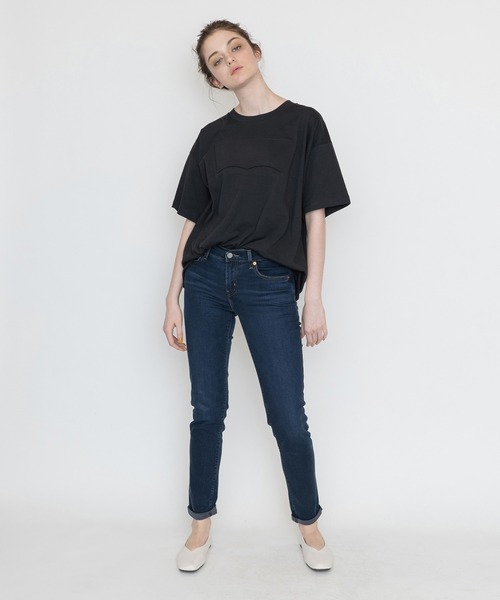 Levi's(リーバイス)の「グラフィックTシャツ エンボス CAVIAR(Tシャツ/カットソー・レディース・ブラック・S/M/XS)」の4枚目の写真