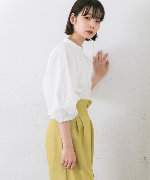 KBF(ケイビーエフ)の「スイッチングオーバーシャツ(シャツ/ブラウス・レディース・ベージュ/オフホワイト/ブラック・ONE)」の4枚目の写真