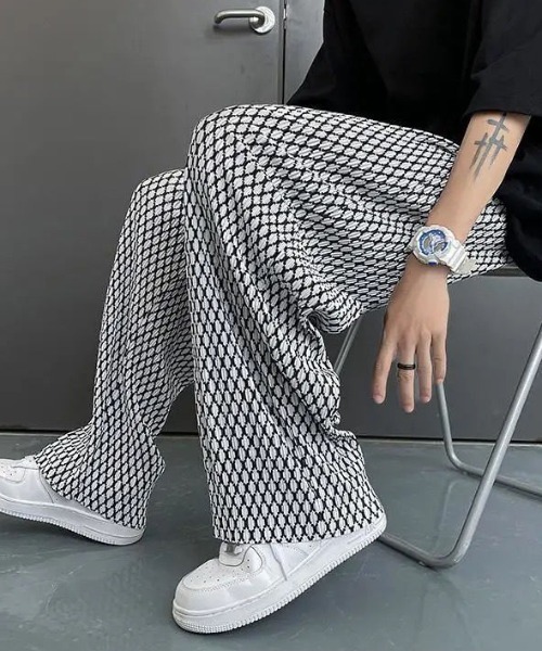 Mimma/Mimaa(ミマ)の「【Mimma/Mimaa】総柄イージーリゾートパンツ(スラックス・メンズ・ホワイト/ブラック/イエロー・FREE)」の1枚目の写真