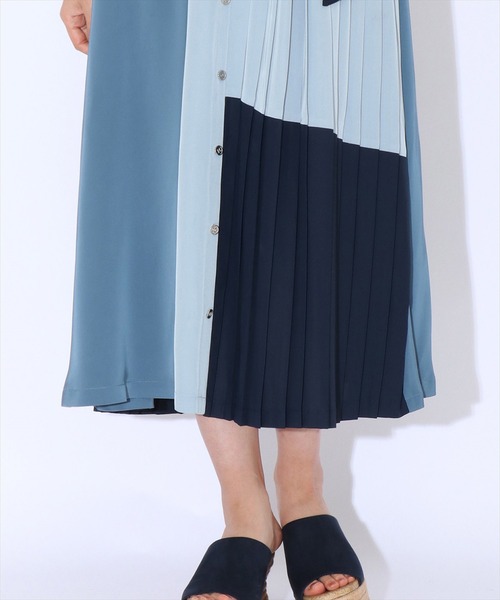 REDYAZEL（レディアゼル）の「バイカラープリーツノースリシャツワンピース（ワンピース・レディース・ブルー/ネイビー/グレー・MEDIUM/SMALL）」の11枚目の写真