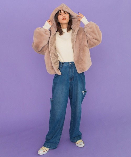 w closet（ダブルクローゼット）の「フェイクファーフーディブルゾン