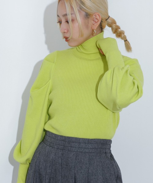 NOMINE（ノミネ）の「ボリュームスリーブタートルニット（ニット/セーター・レディース・ブラック/ピンク/ブルー/キャメル/チャコールグレー/ベージュ/オレンジ/ライム・フリー）」の4枚目の写真