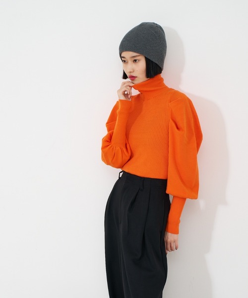 NOMINE（ノミネ）の「ボリュームスリーブタートルニット（ニット/セーター・レディース・ブラック/ピンク/ブルー/キャメル/チャコールグレー/ベージュ/オレンジ/ライム・フリー）」の14枚目の写真