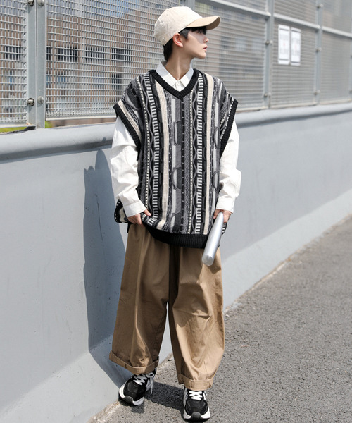 neos(ネオス)の「【neos -addictive design-】ビッグシルエット ジャガード レトロ ビンテージライク Vネック ニット ベスト(ベスト・メンズ・ダークグリーン系/グレー系/ブラック系・MEDIUM/LARGE)」の5枚目の写真