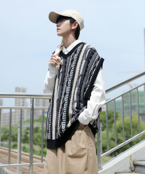 neos(ネオス)の「【neos -addictive design-】ビッグシルエット ジャガード レトロ ビンテージライク Vネック ニット ベスト(ベスト・メンズ・ダークグリーン系/グレー系/ブラック系・MEDIUM/LARGE)」の6枚目の写真