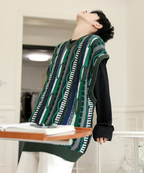neos(ネオス)の「【neos -addictive design-】ビッグシルエット ジャガード レトロ ビンテージライク Vネック ニット ベスト(ベスト・メンズ・ダークグリーン系/グレー系/ブラック系・MEDIUM/LARGE)」の11枚目の写真
